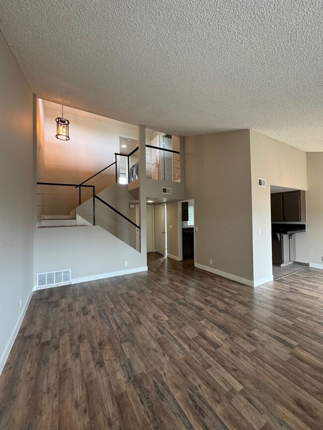 Building Photo - 2 Bedroom 2.5 Bathroom Condo for Rent Sout...