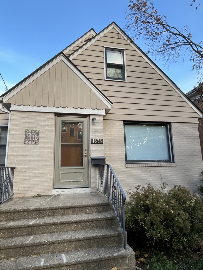 Building Photo - 1336 Spaight St