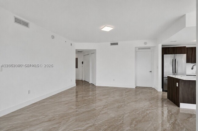 Foto del edificio - 488 NE 18th St