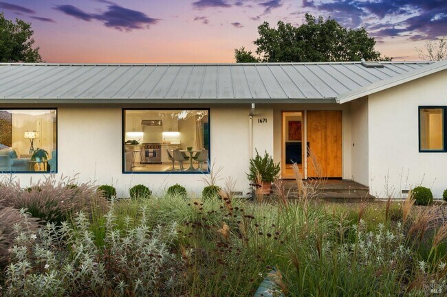 Foto del edificio - 1671 Sulphur Springs Ave