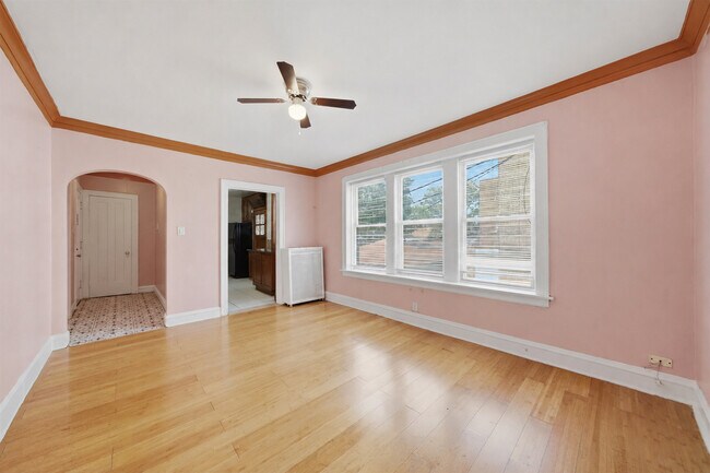 Foto del edificio - 6316 N Artesian Ave