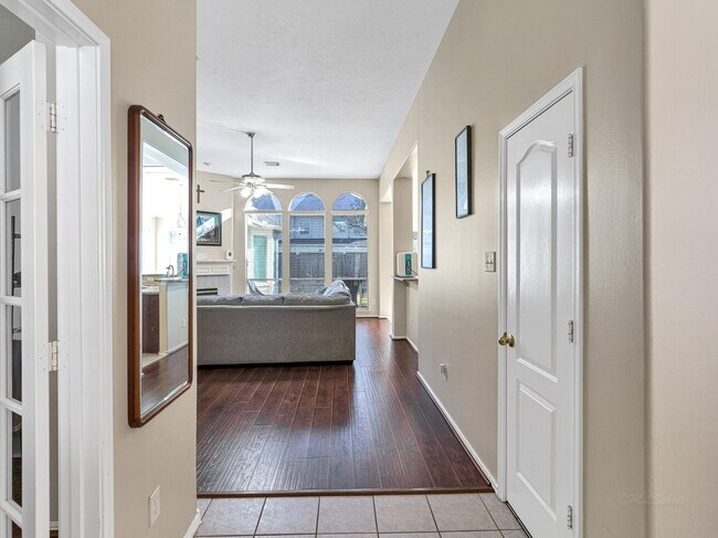 Foto del edificio - 3319 Shadowbark Dr