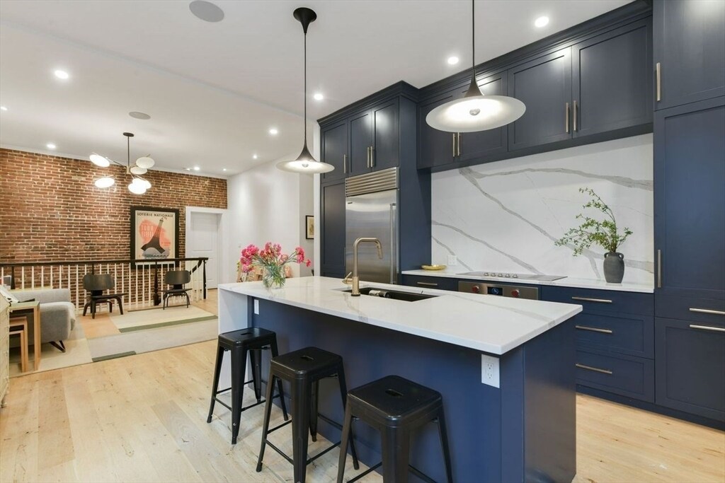 Foto principal - 93 Revere St