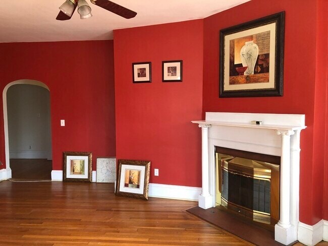 Building Photo - 369 Tappan St