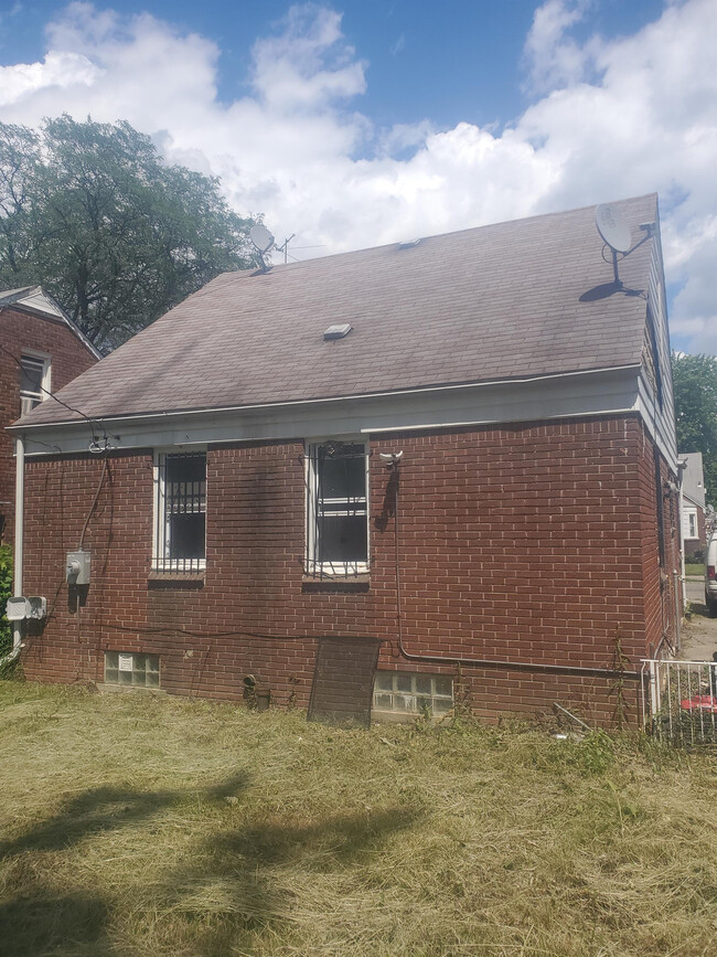 Building Photo - 16767 Biltmore St