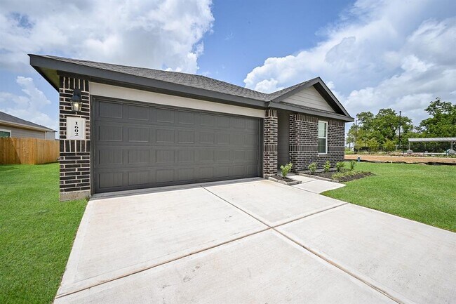 Building Photo - 1602 Mazzini Dr