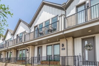 Building Photo - 2220 Rook Dr