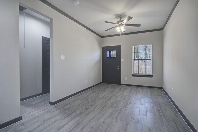 Foto del edificio - 7912 Bowen St