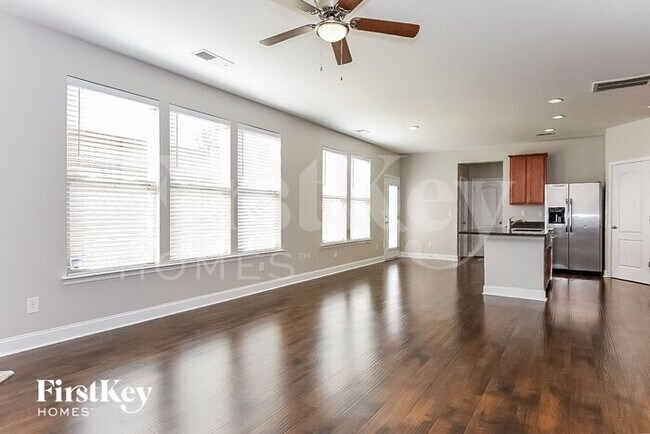 Foto del edificio - 4780 Fourth Rail Ln