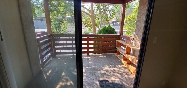 Deck - 1000 Beck St