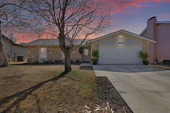 Foto del edificio - 805 Garden Path Dr