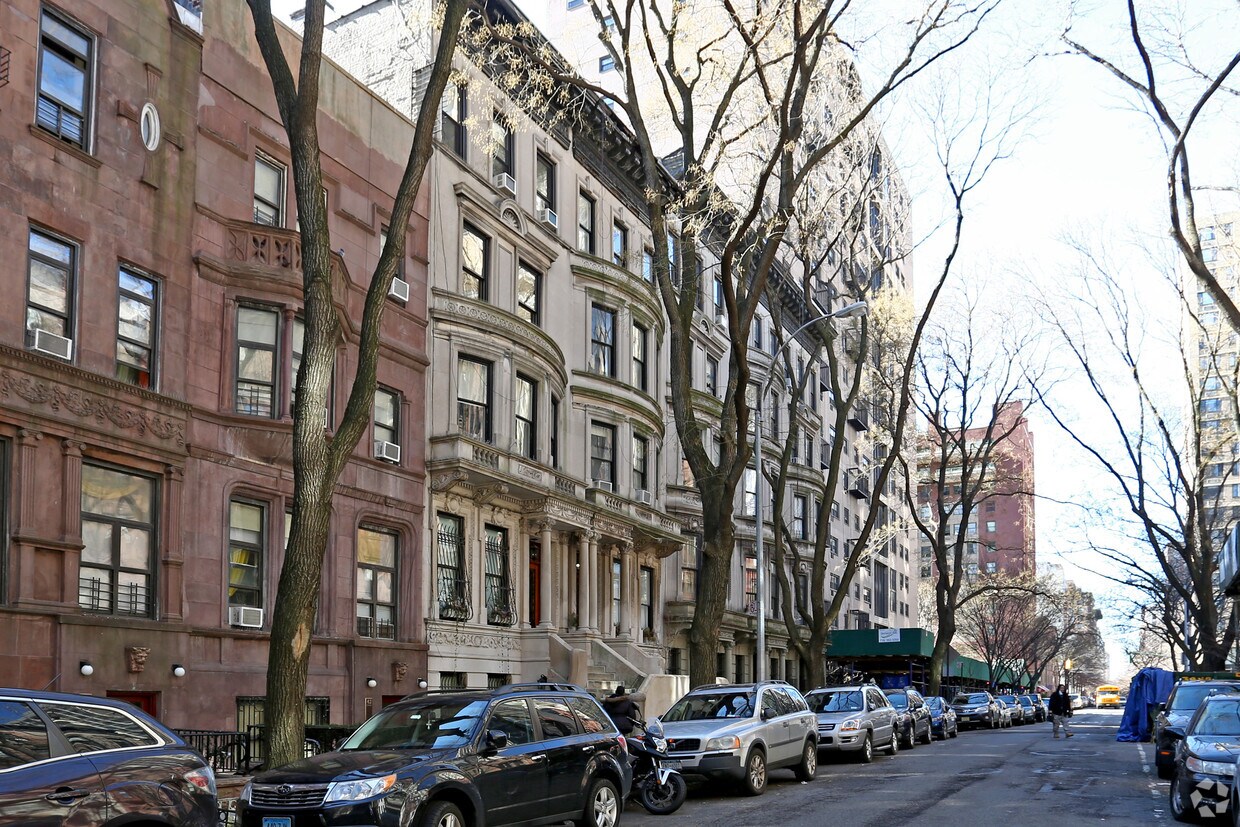 Building Photo - 46 W 90th St