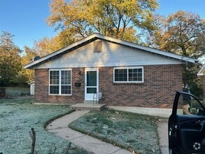 Building Photo - 3557 High Dr