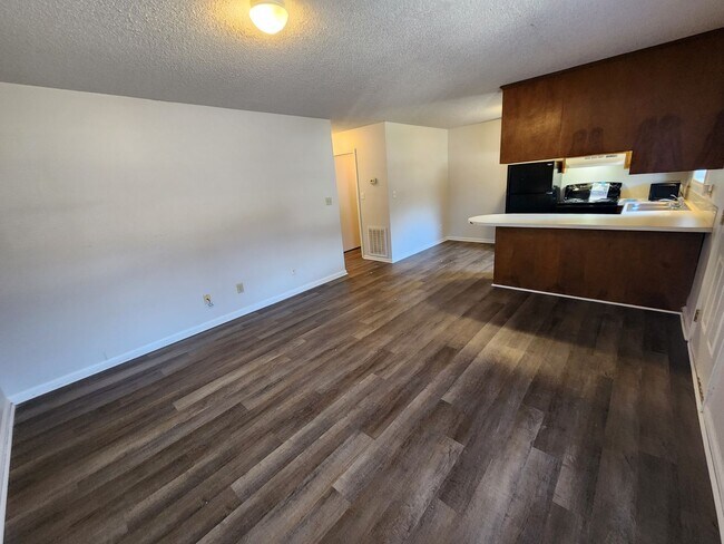 Building Photo - 2571 Green Oaks Ct SE