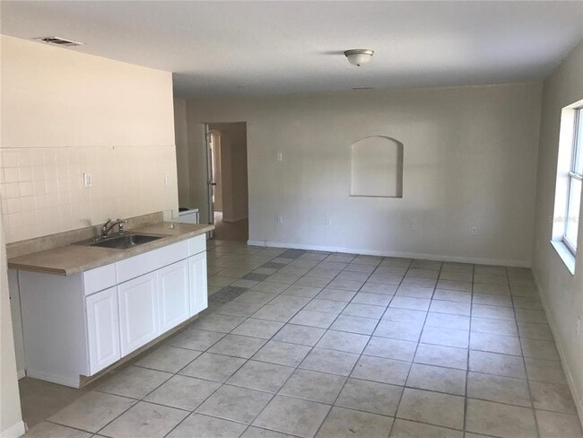 Foto del edificio - 555 E Voorhis Ave