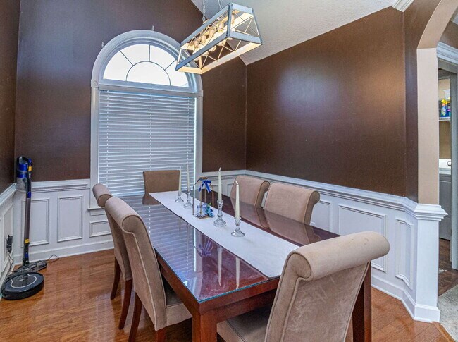 Foto del edificio - SPACIOUS Brick Home in Lane Tree (Goldsboro)! 3 Bedroom | 2 Bath w/ Bonus Room & 2-Car Garage