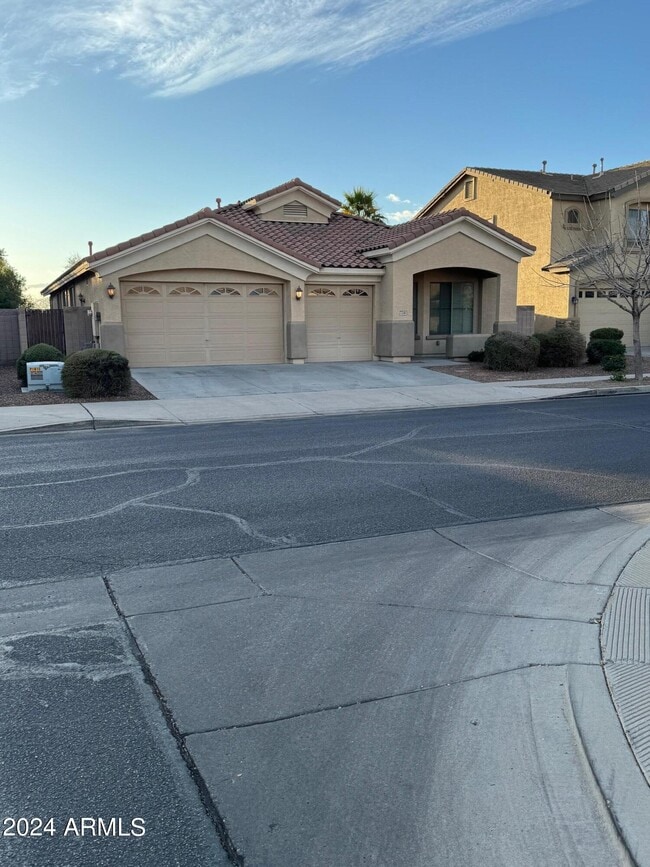 Building Photo - 7206 N 88th Ln