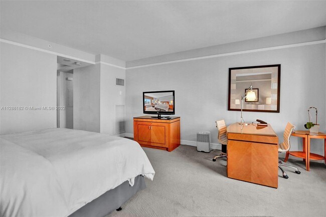 Building Photo - 1435 Brickell Ave