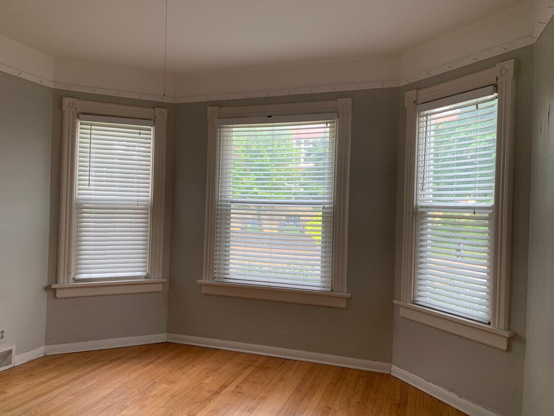 709 N Hawley Rd, Milwaukee, WI 53213 Townhome Rentals in Milwaukee WI