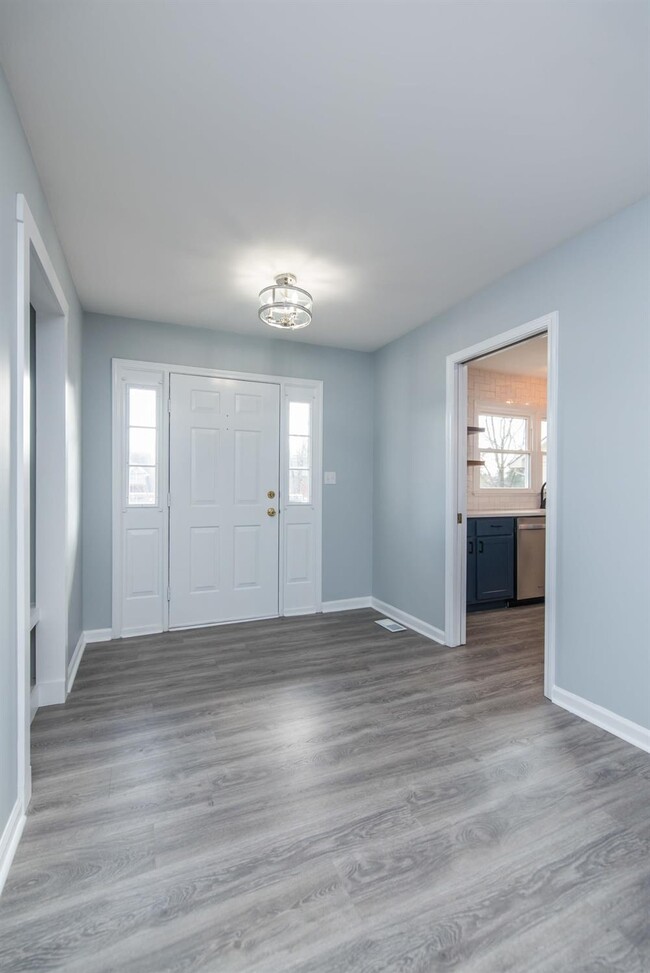 Building Photo - 605 Camino Dr
