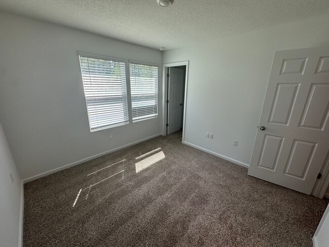 Building Photo - 2/2.5 New Townhome Available