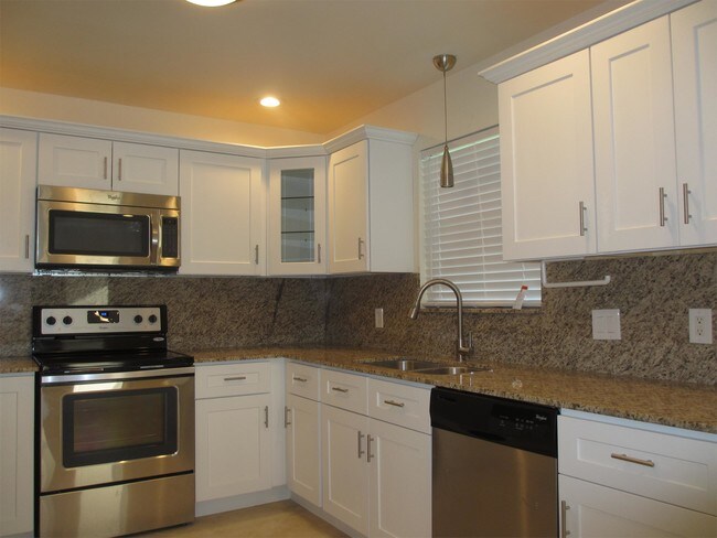 Building Photo - 2810 Biarritz Dr