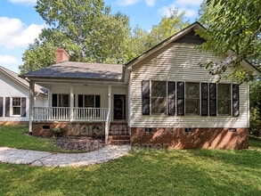 Building Photo - 44 Regent Dr