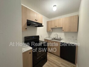 Building Photo - 3342 E Linwood St