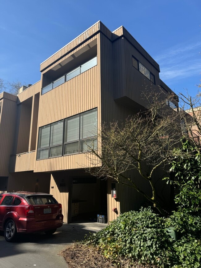 Building Photo - 1411 N 200th St