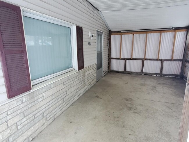 Building Photo - 806 Roosevelt St