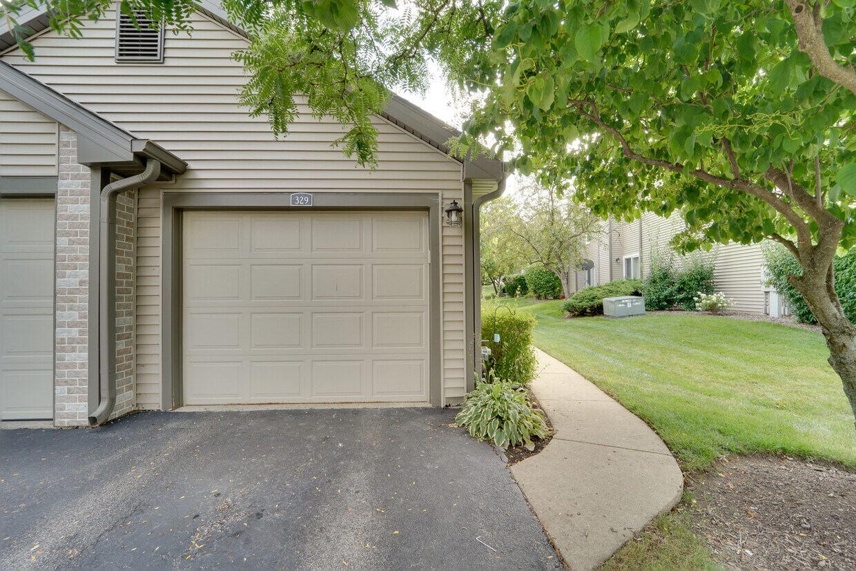 Foto principal - 329 Grissom Ct