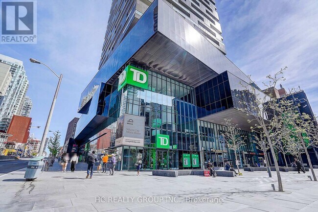 Photo du bâtiment - 8 Eglinton Ave E