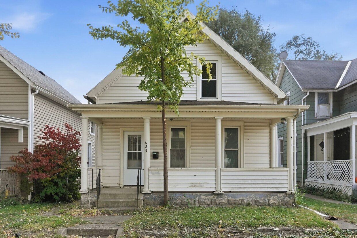 Foto principal - 3-Bed, 2-Bath Home with Large Kitchen & De...