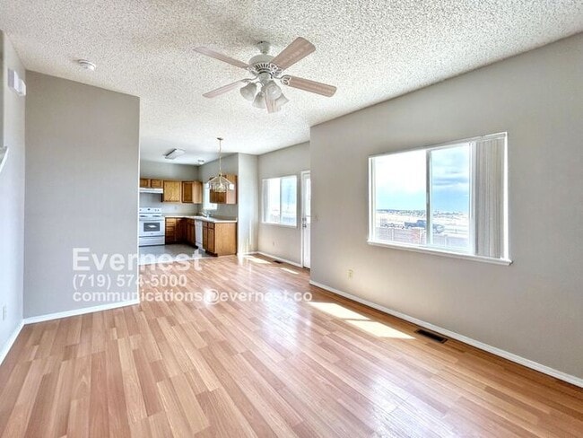 Building Photo - Gorgeous 3-Bedroom Home with Cozy Fireplac...