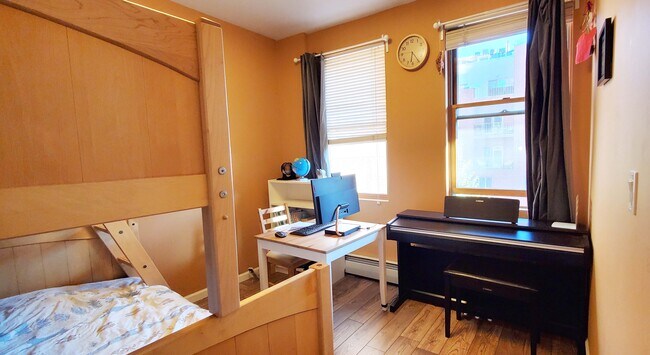Dormitorio 2 - 390 14th St