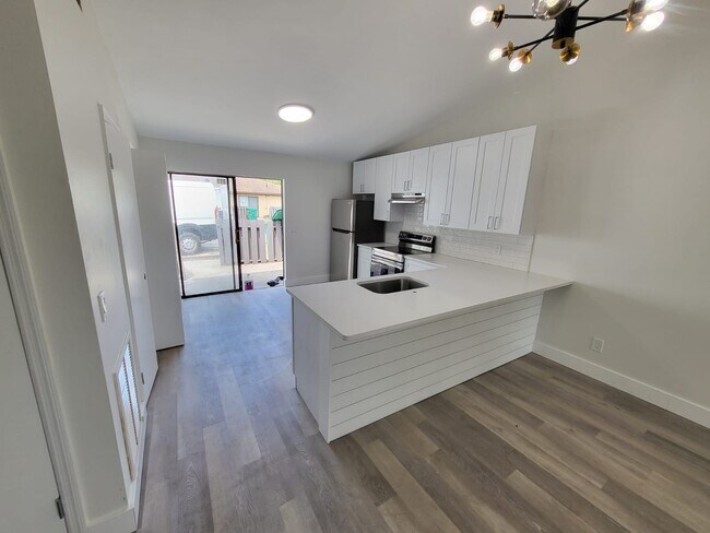 Building Photo - 305 Wilda Ave