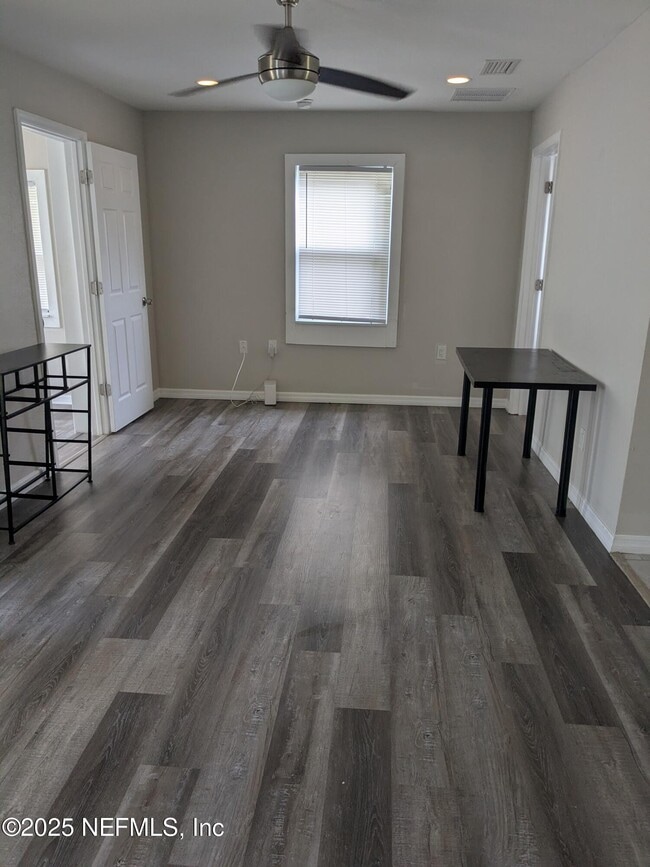 Foto del edificio - 1053 Kenmore St