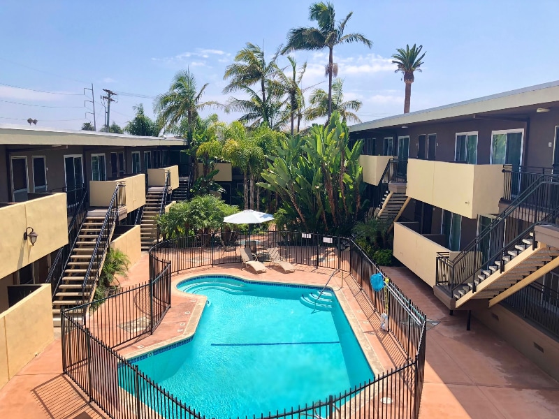 Primary Photo - 4735 W Broadway