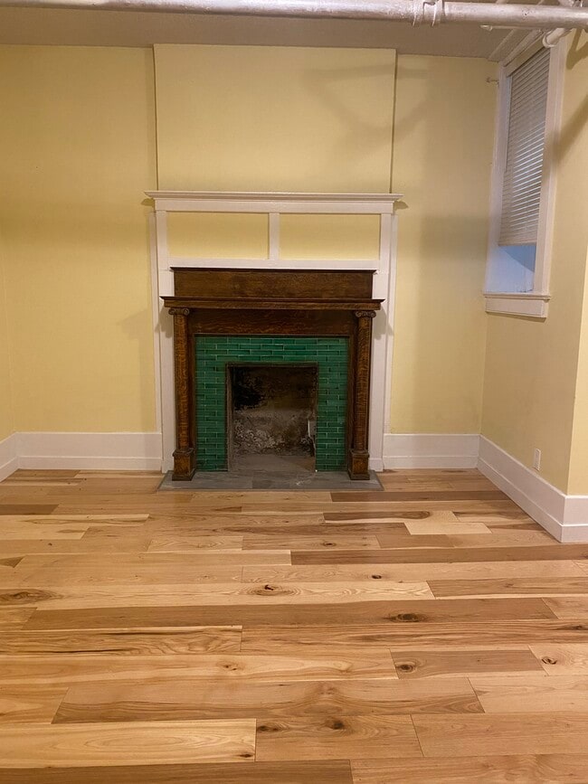 Building Photo - Charming basement unit with plenty of character.