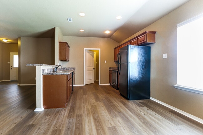 Building Photo - 6413 Amalie Dr