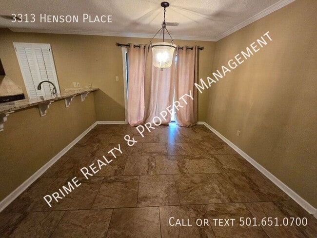 Building Photo - 3313 Henson Pl