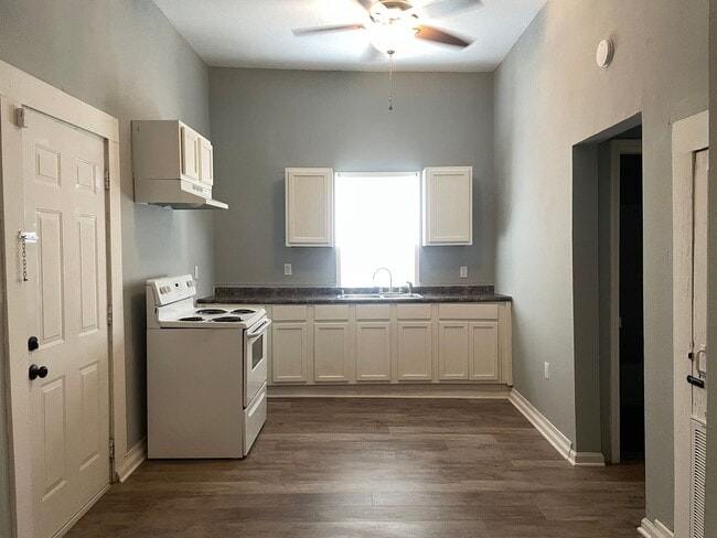 Foto del edificio - 601 S Cherry St