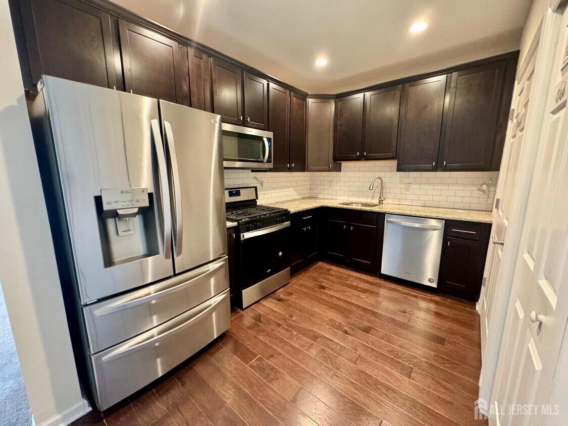Foto principal - 1035 Halifax Pl