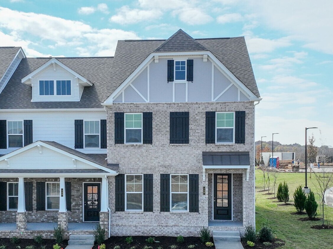 Foto principal - **BE THE LUCKY ONE TO LIVE IN THIS 2022-BU...