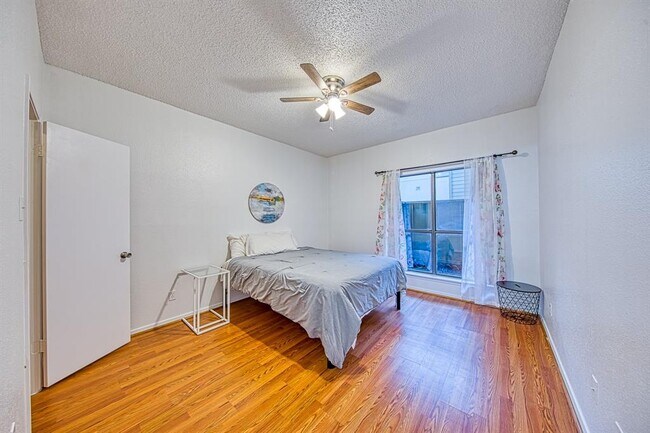Foto del edificio - 10047 Westpark Dr