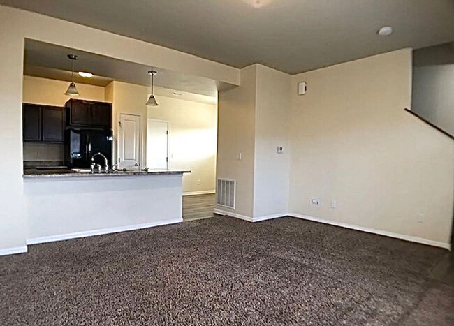 Foto del edificio - Ankeny 3 Bedroom Townhome Available NOW!