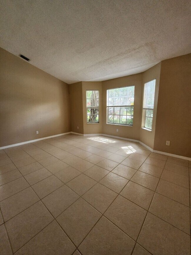 Foto del edificio - Lovely 3 bedroom home spacious floorplan