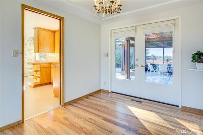 Photo - 1811 N 147th St House