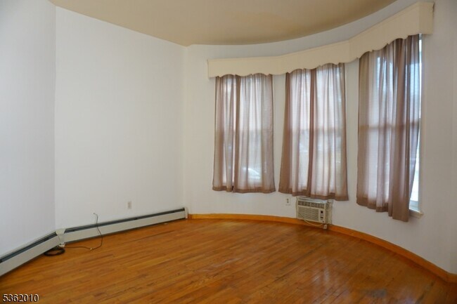 Foto del edificio - 247 Mt Prospect Ave