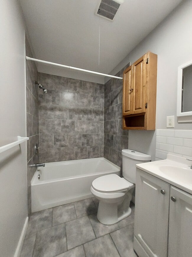 Building Photo - 292 Hudson Ave